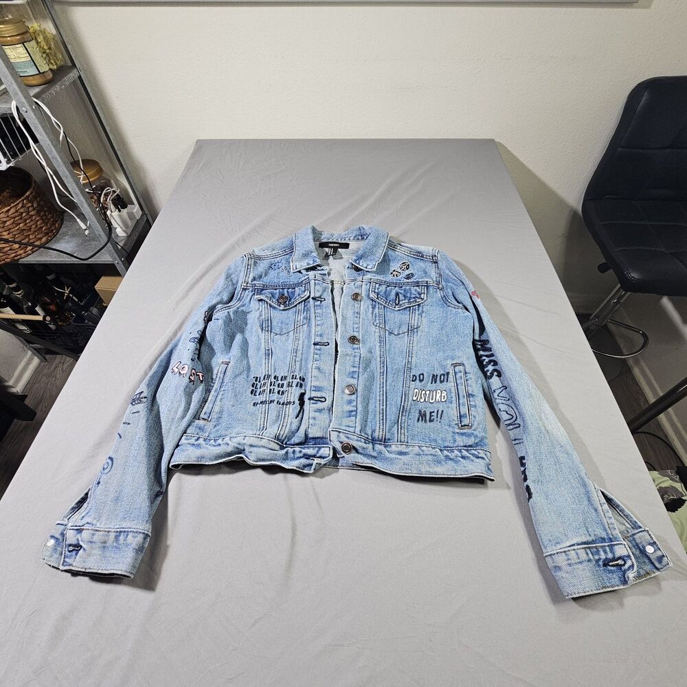 Forever 21 Graphic Denim Jacket Light Wash Distressed Streetwear Women's Size M